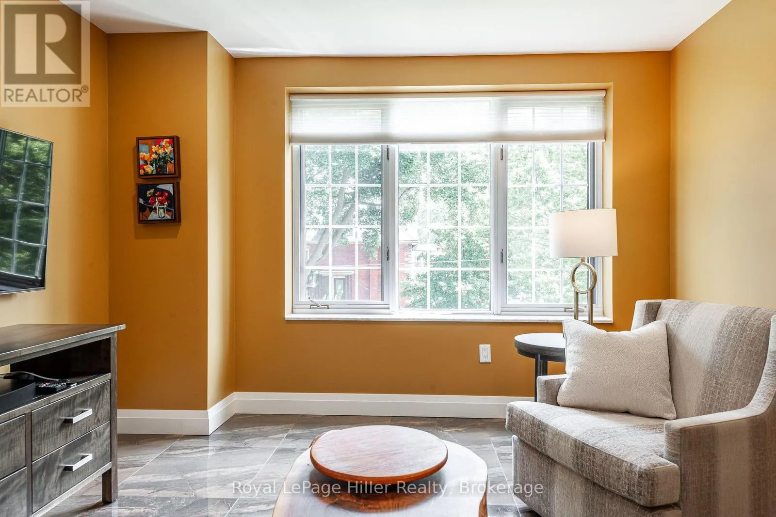 205 - 30 FRONT STREET, #205