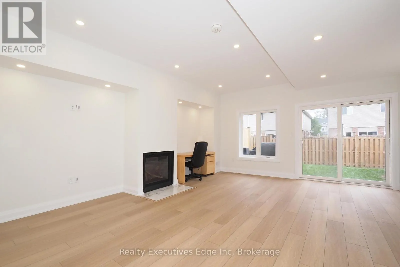 16 - 675 VICTORIA ROAD N, #16