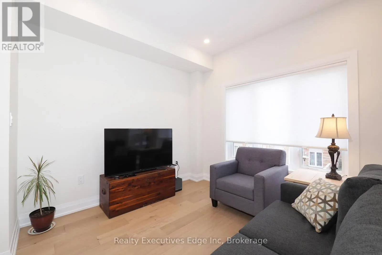 16 - 675 VICTORIA ROAD N, #16