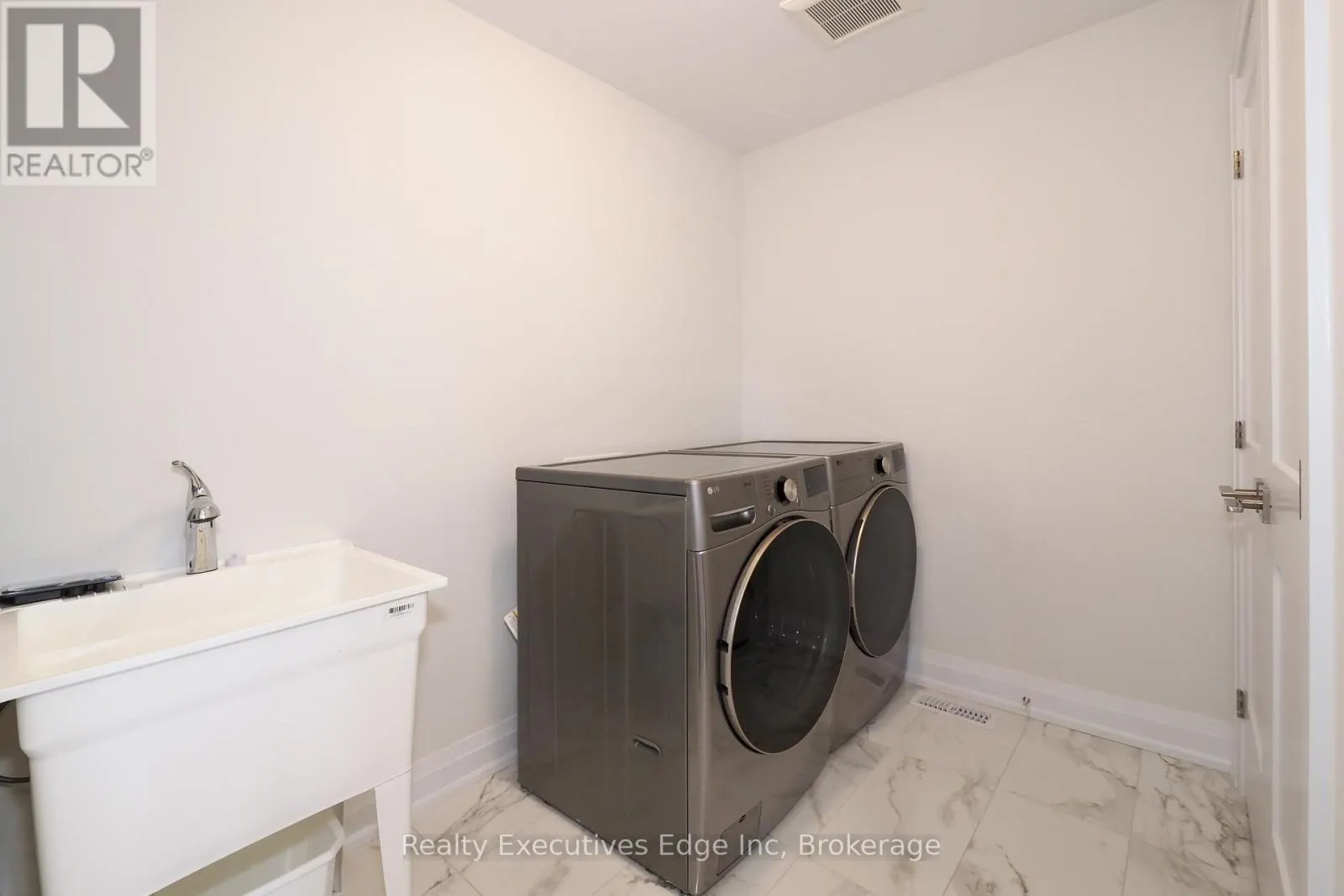 16 - 675 VICTORIA ROAD N, #16
