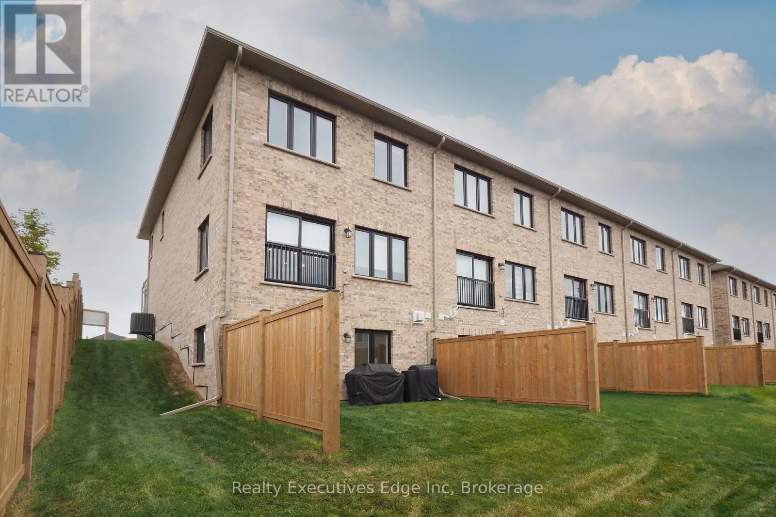 16 - 675 VICTORIA ROAD N, #16