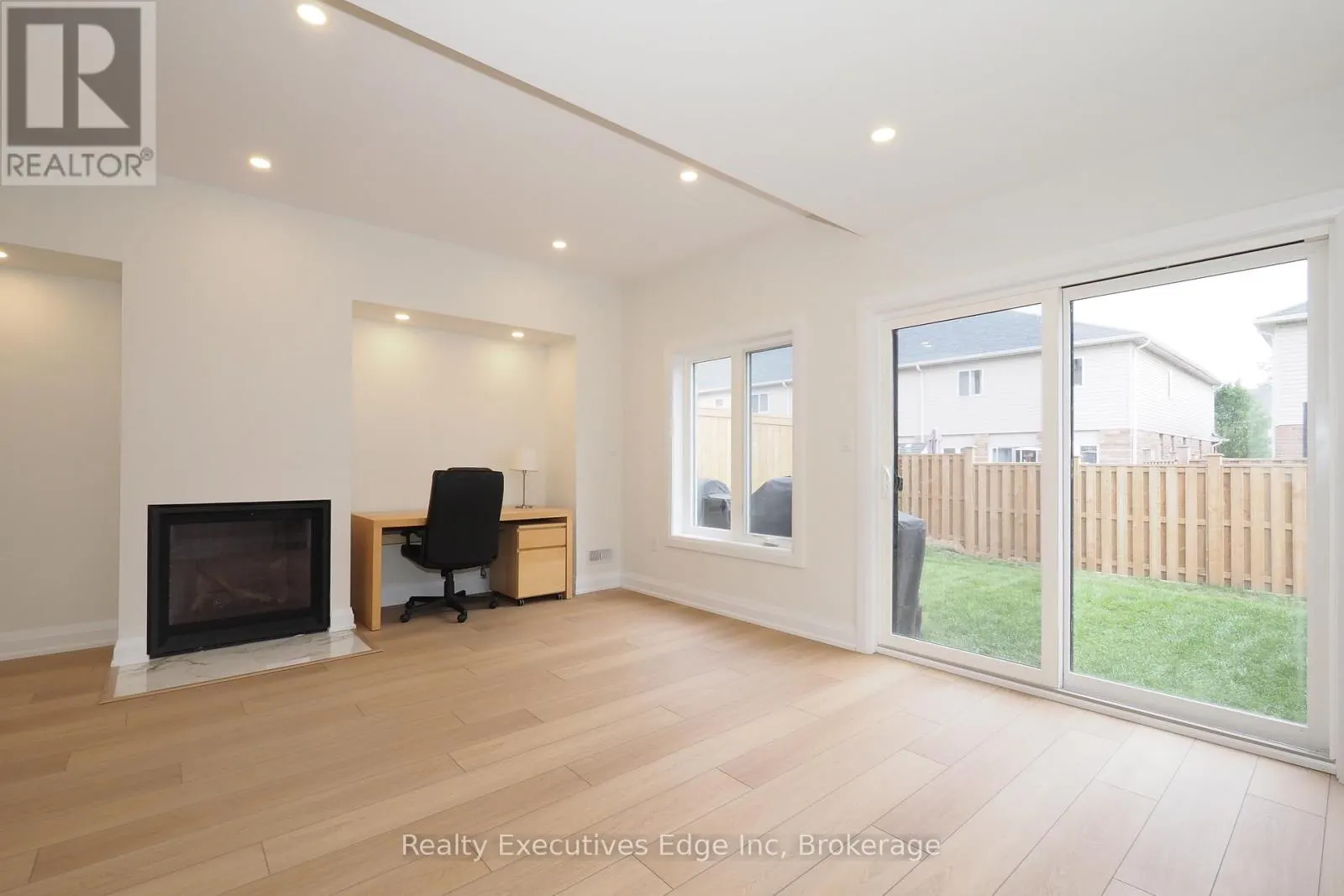 16 - 675 VICTORIA ROAD N, #16