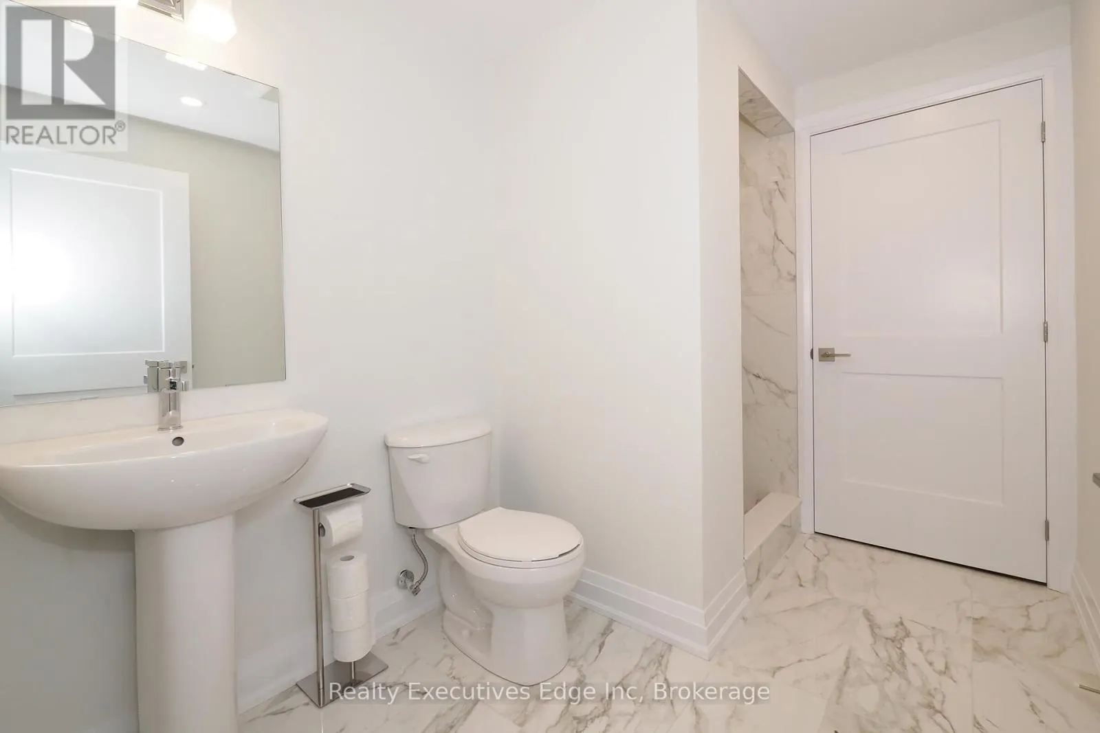 16 - 675 VICTORIA ROAD N, #16