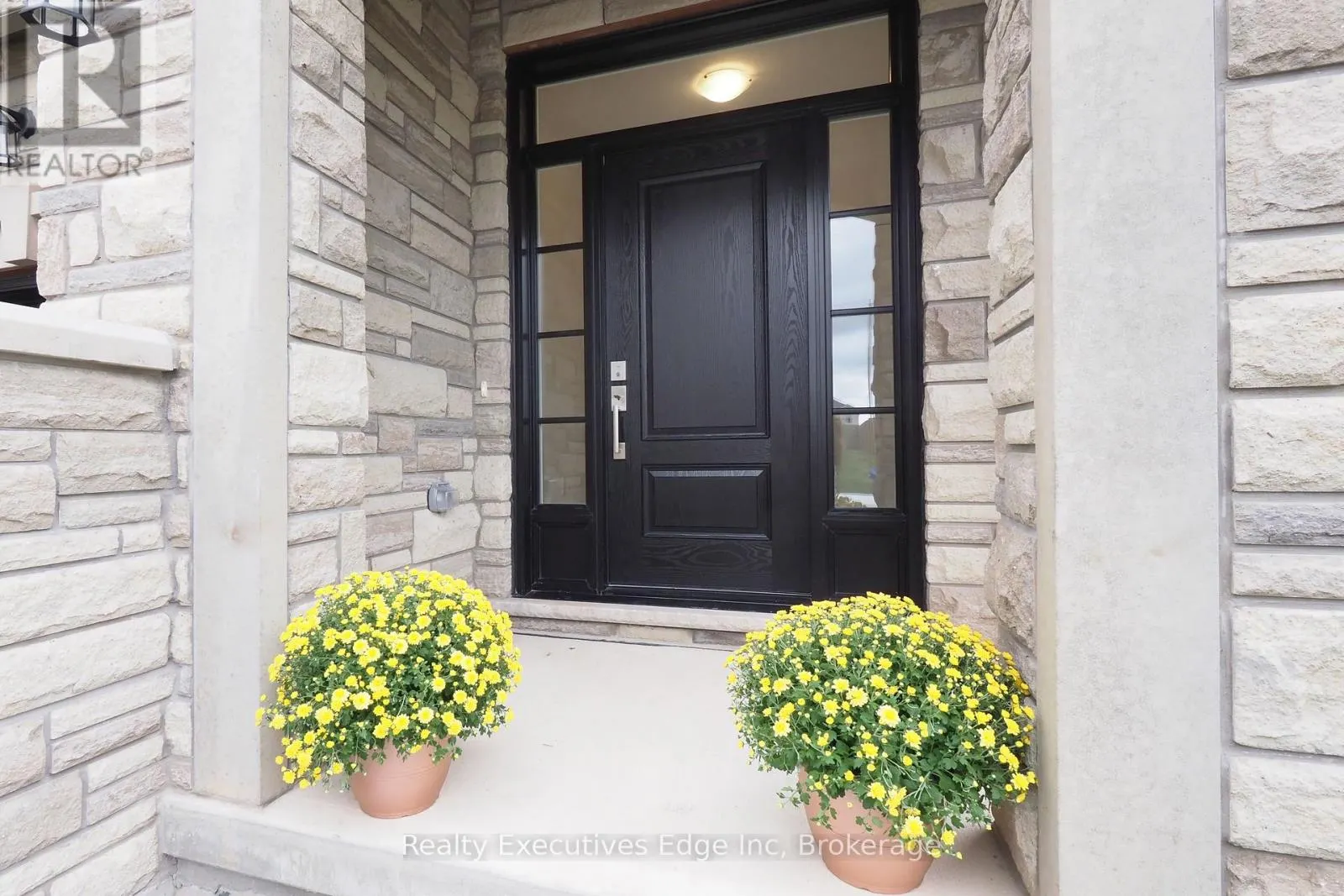 16 - 675 VICTORIA ROAD N, #16