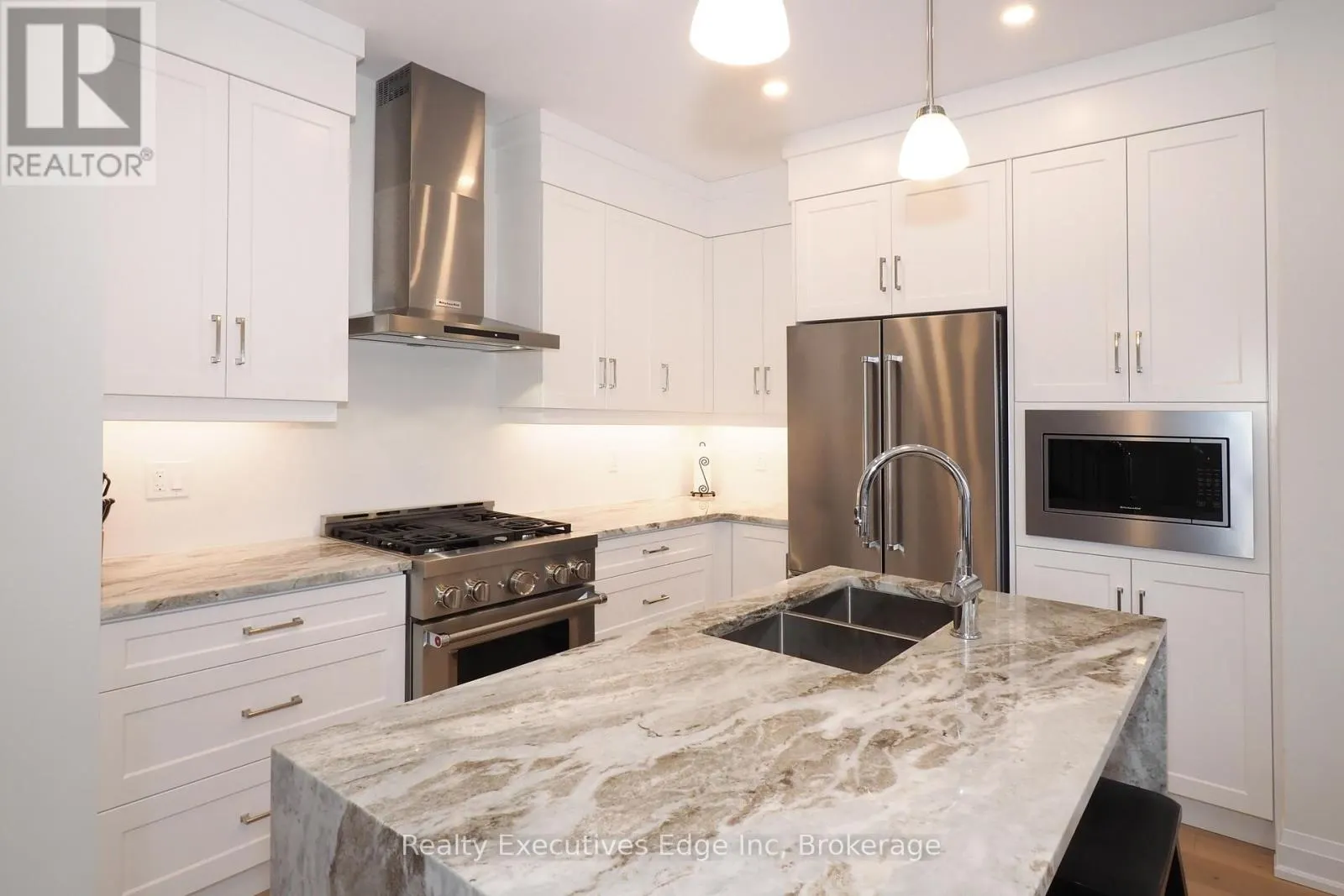 16 - 675 VICTORIA ROAD N, #16