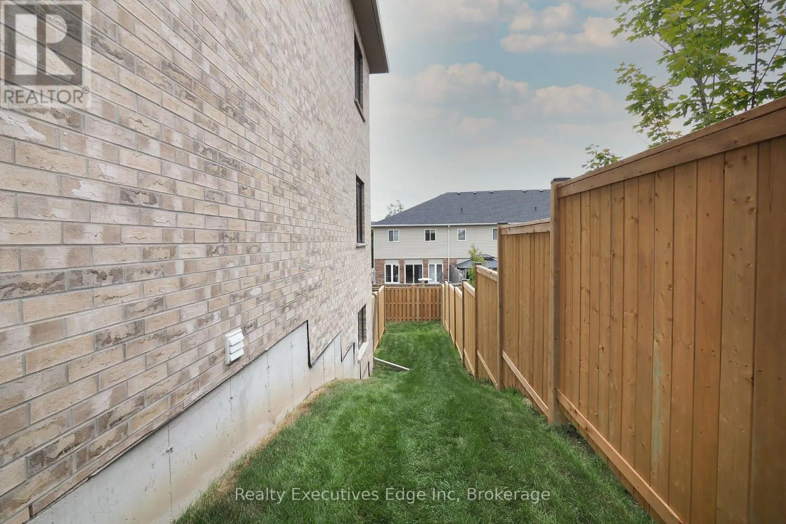 16 - 675 VICTORIA ROAD N, #16