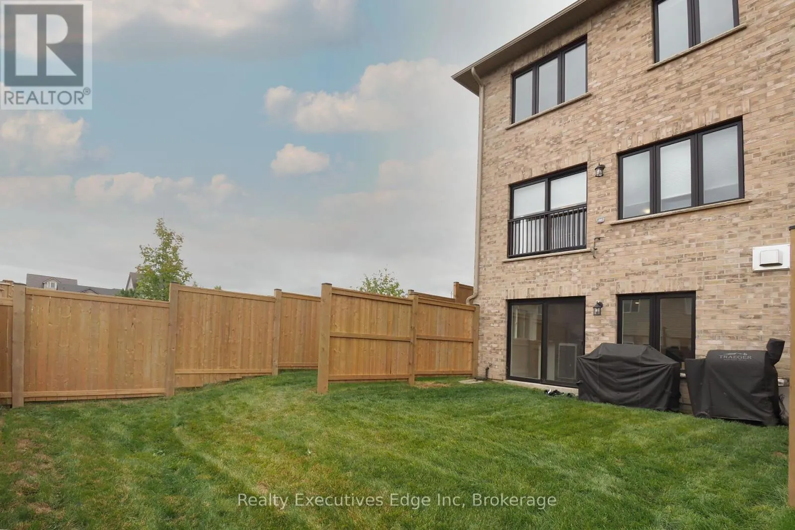 16 - 675 VICTORIA ROAD N, #16