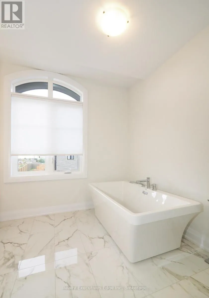 16 - 675 VICTORIA ROAD N, #16