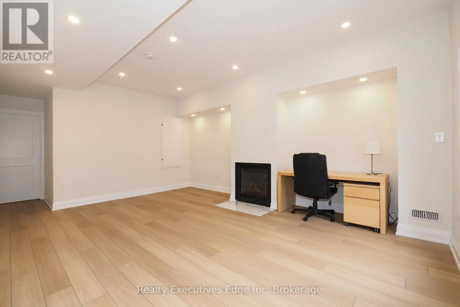 16 - 675 VICTORIA ROAD N, #16