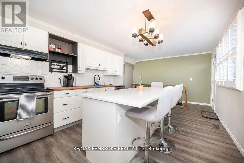 36 LABINE CRESCENT