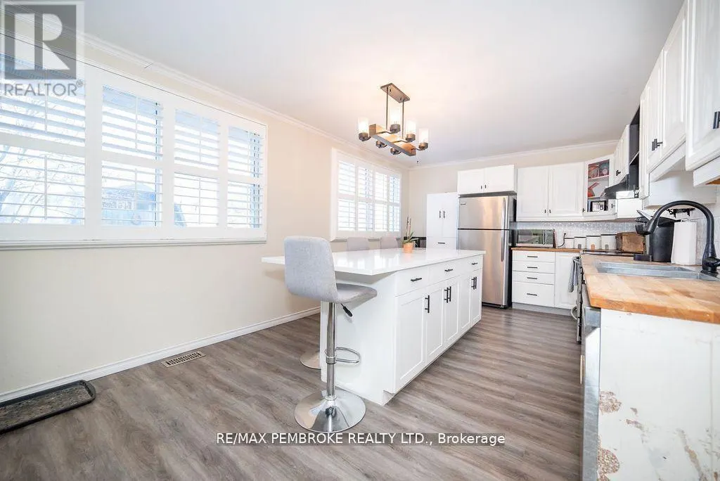 36 LABINE CRESCENT