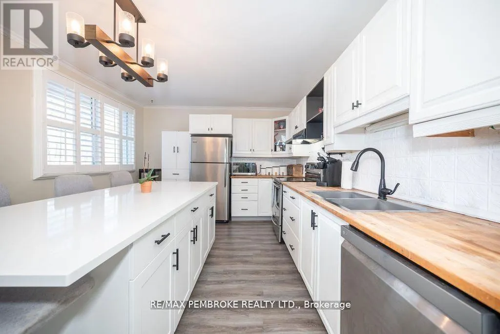 36 LABINE CRESCENT