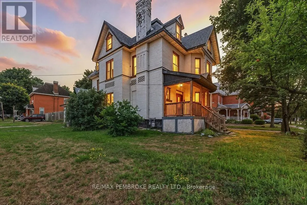 502 MARY STREET