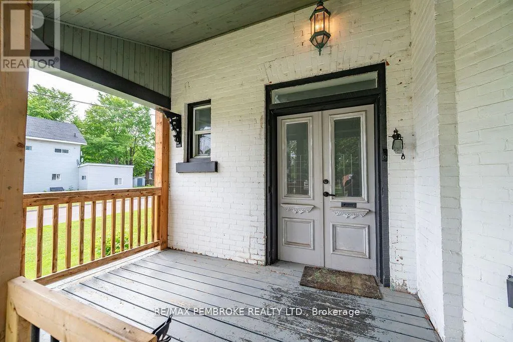 502 MARY STREET