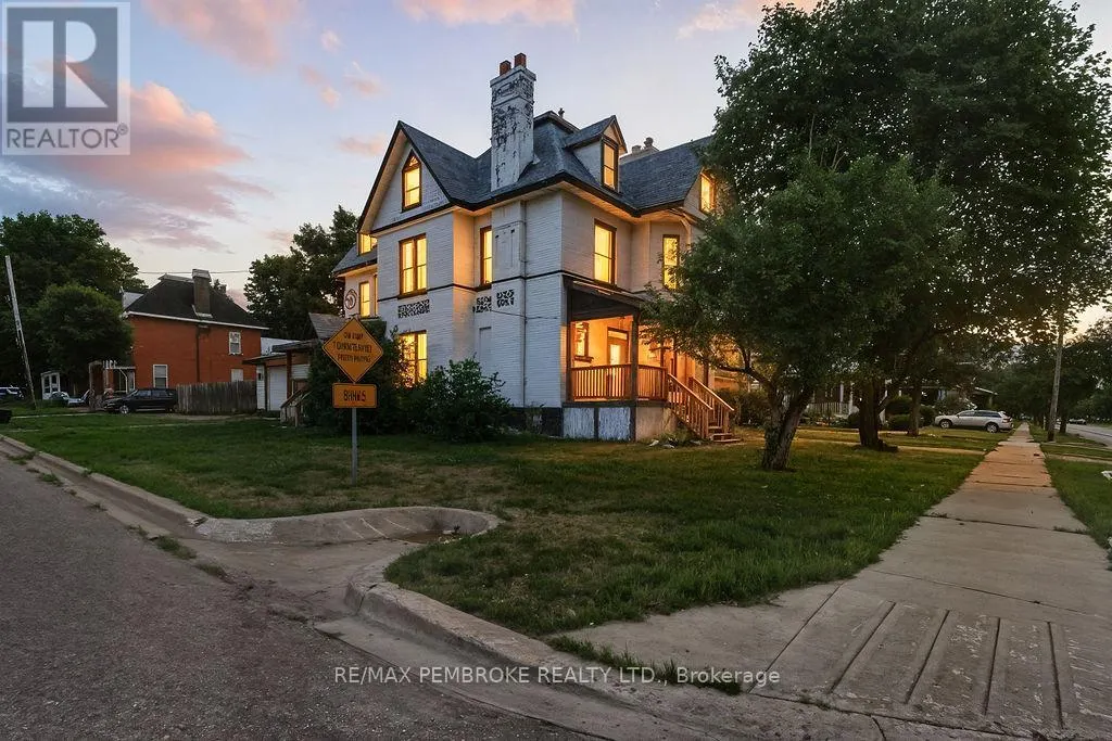 502 MARY STREET