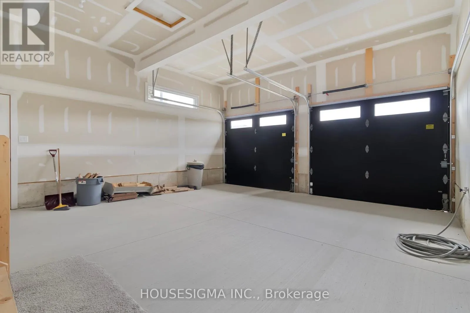 36 KELLY DRIVE