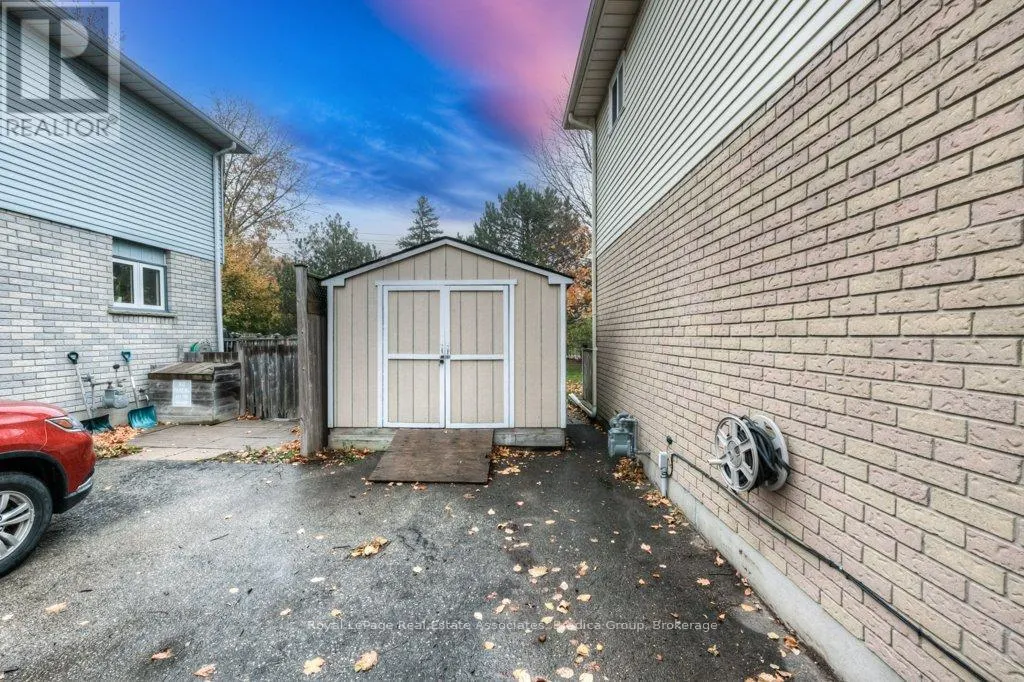 48 WENDY CRESCENT
