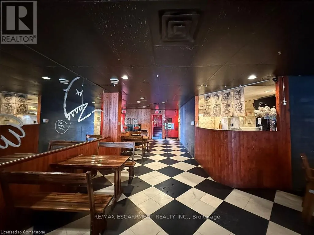 11 WALNUT STREET S