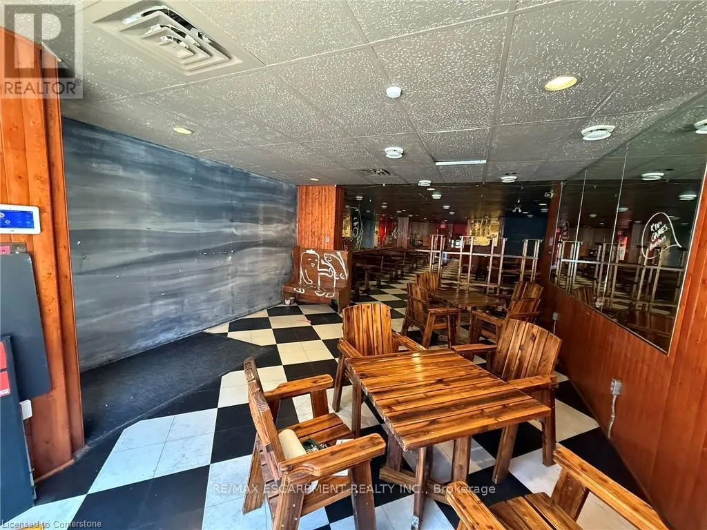 11 WALNUT STREET S