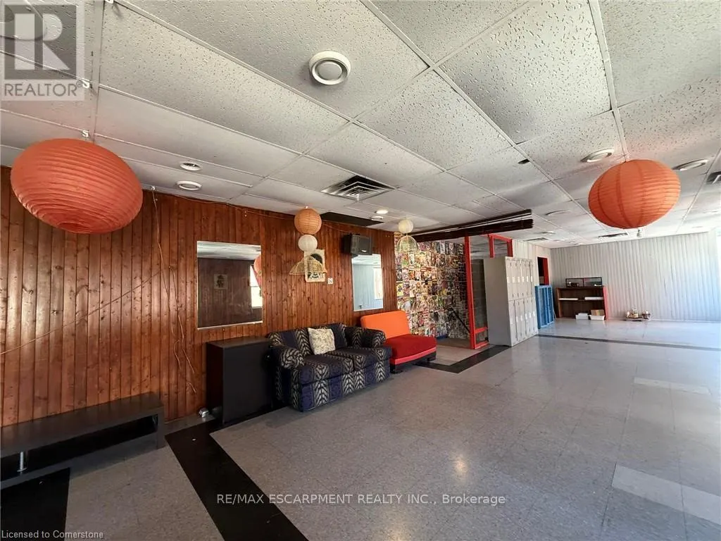 11 WALNUT STREET S