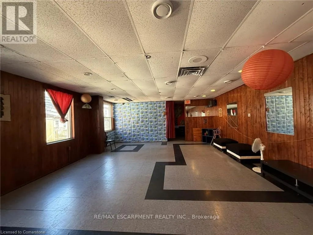 11 WALNUT STREET S