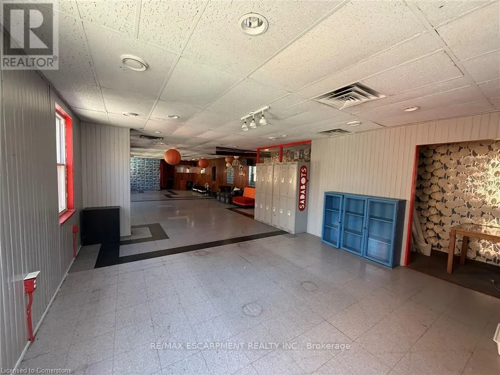 11 WALNUT STREET S