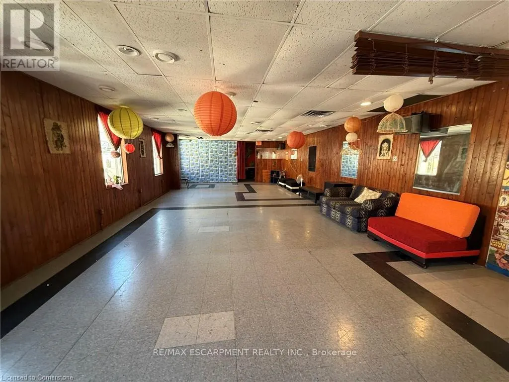 11 WALNUT STREET S