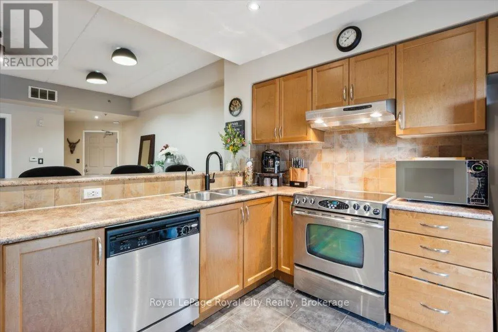 101 - 308 WATSON PARKWAY N, #101