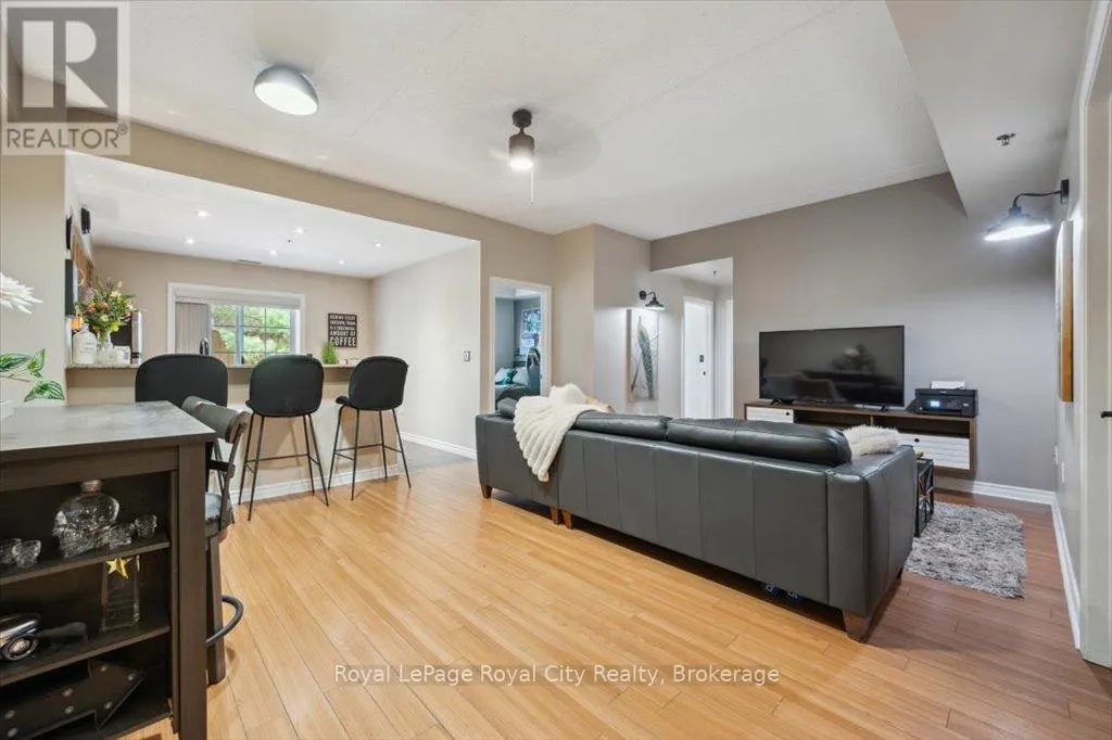 101 - 308 WATSON PARKWAY N, #101