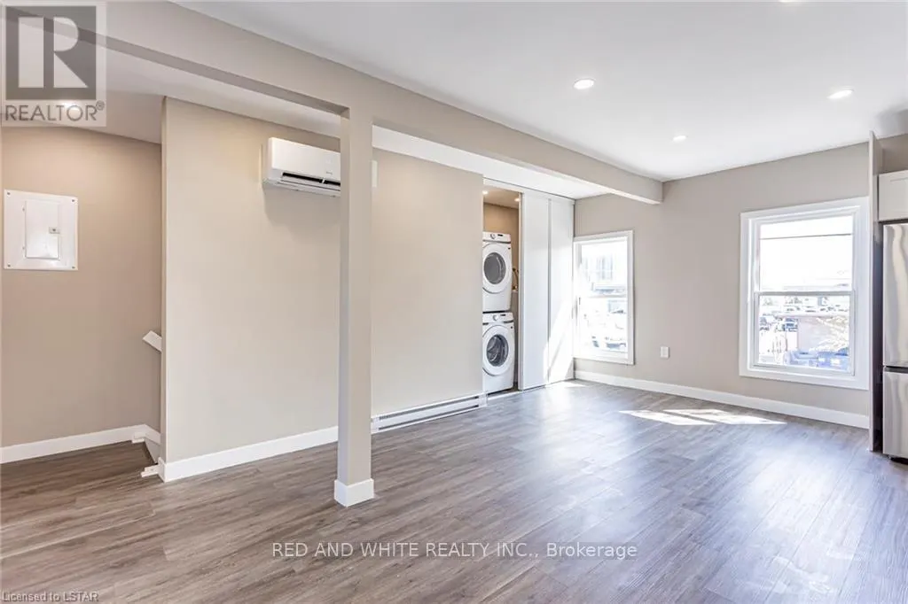 UNIT 2 - 279 WILLIAM STREET