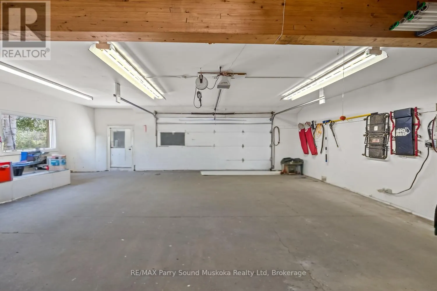 258 LAKESIDE TRAIL