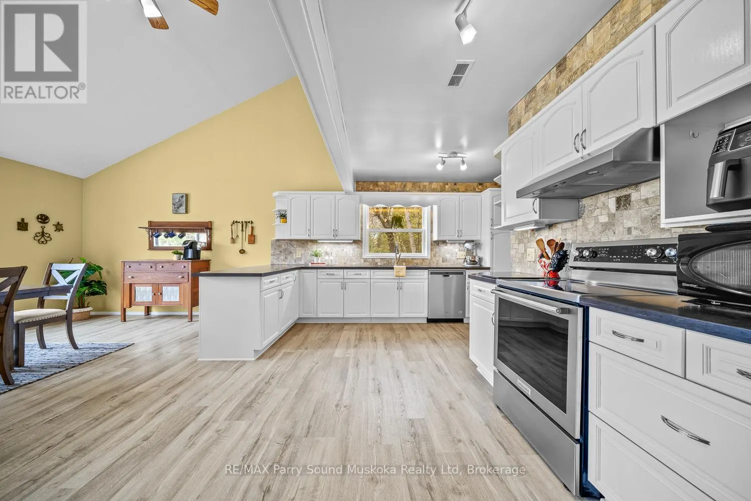258 LAKESIDE TRAIL