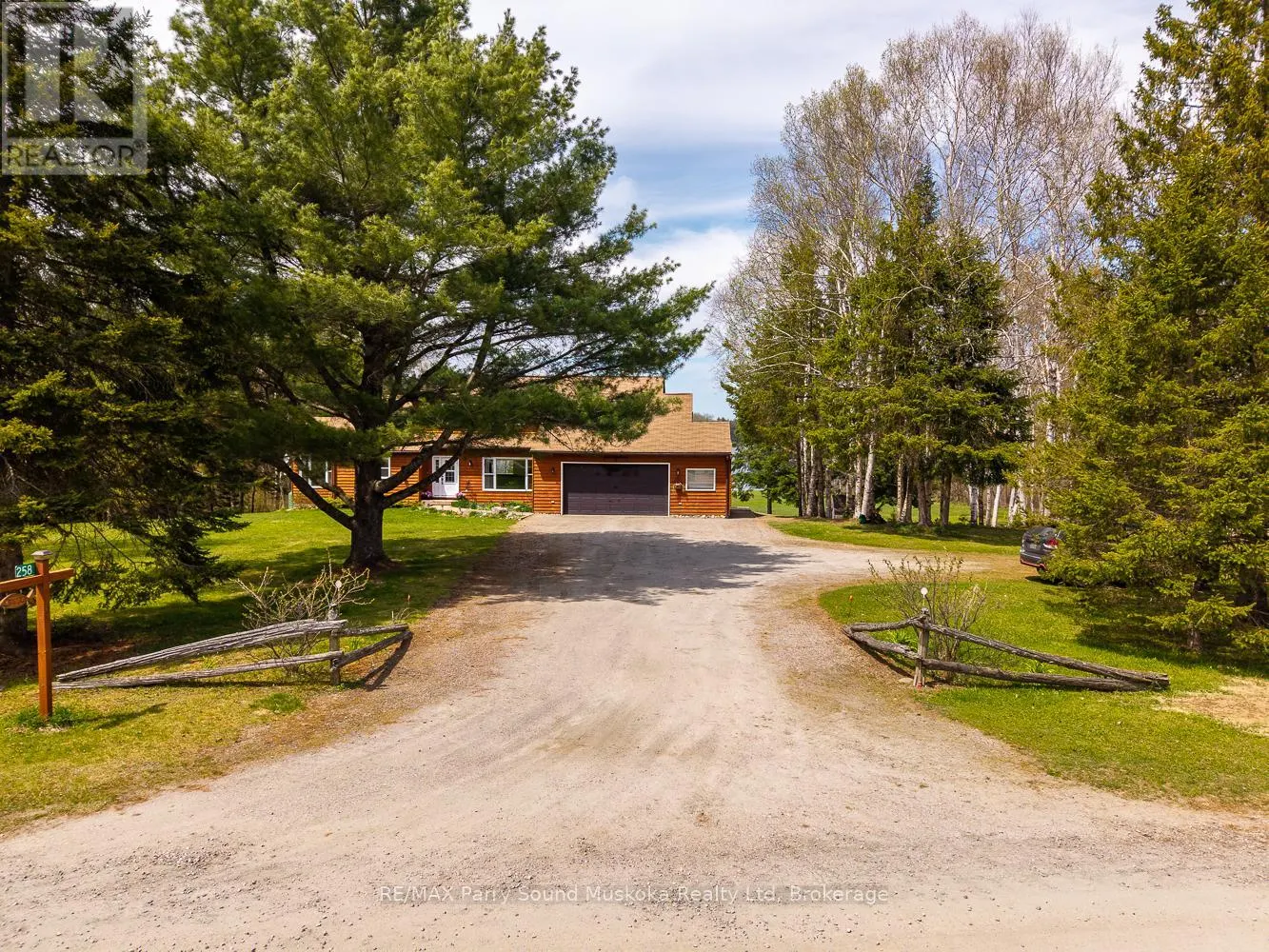 258 LAKESIDE TRAIL
