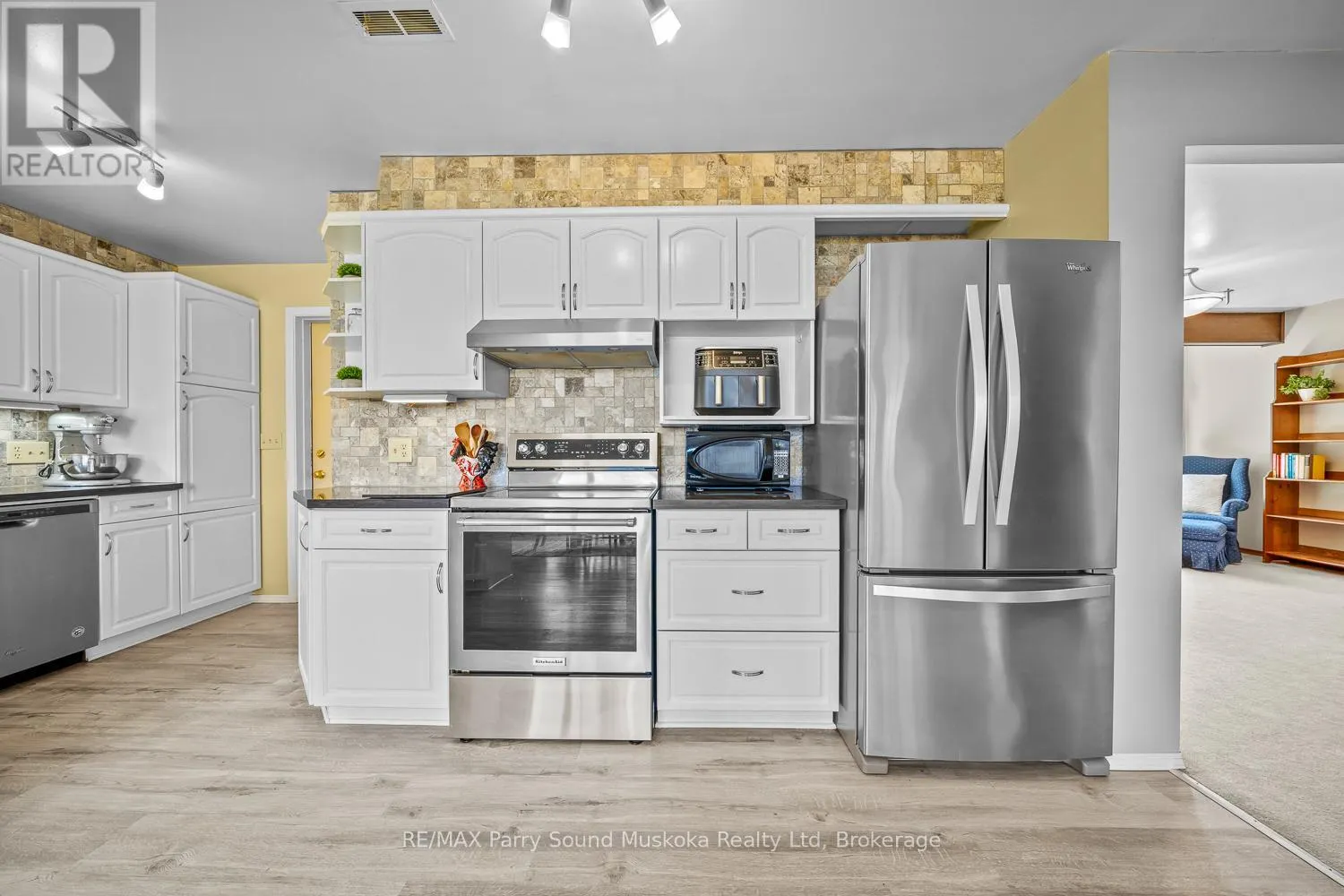 258 LAKESIDE TRAIL
