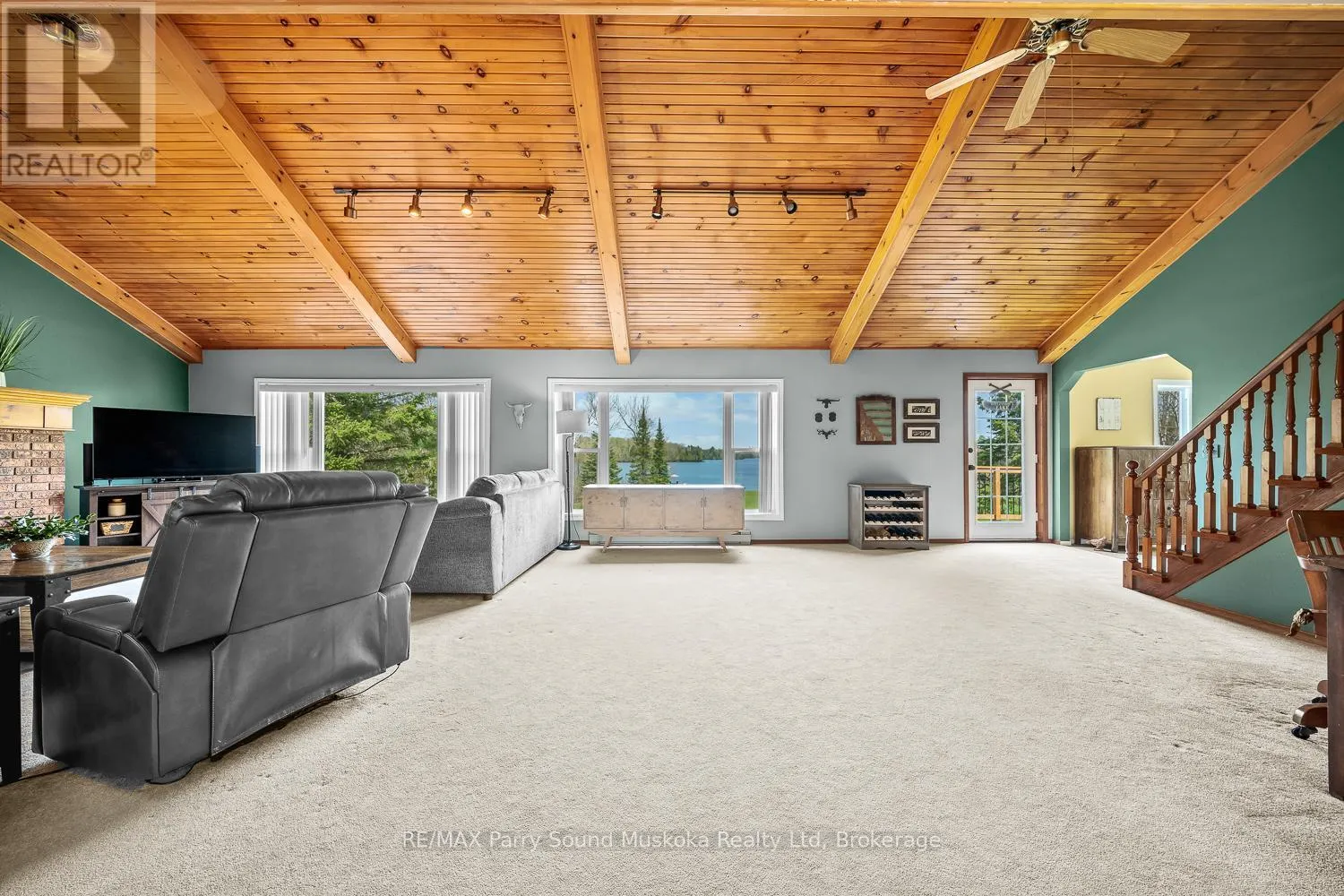 258 LAKESIDE TRAIL