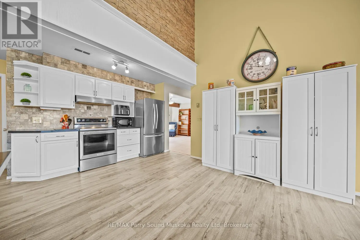 258 LAKESIDE TRAIL