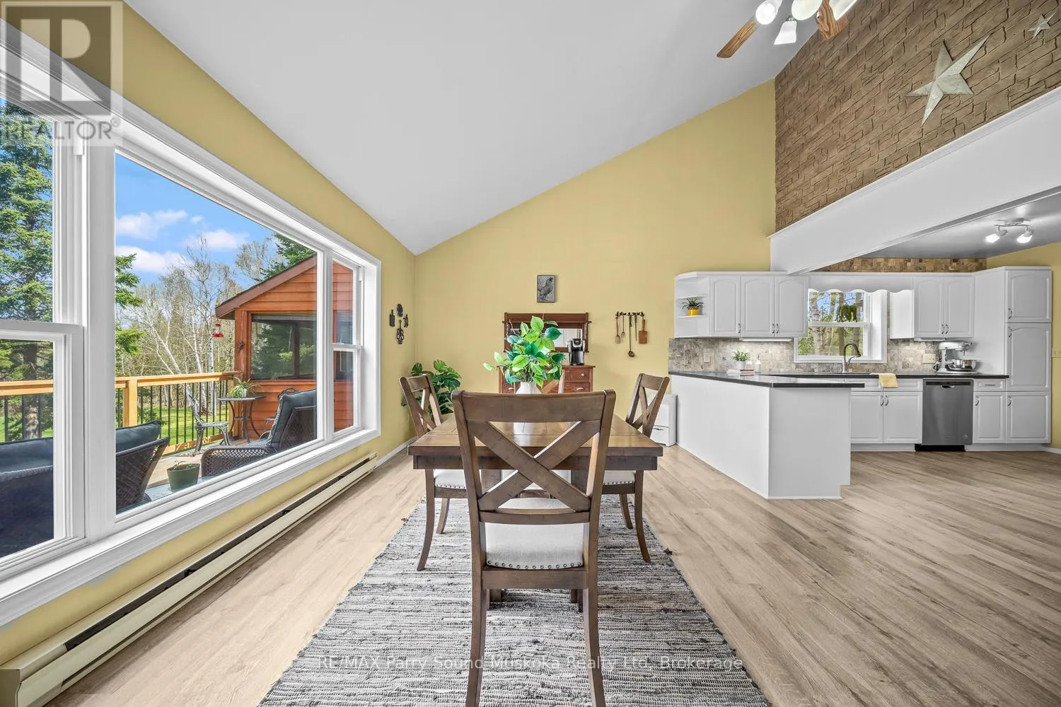 258 LAKESIDE TRAIL