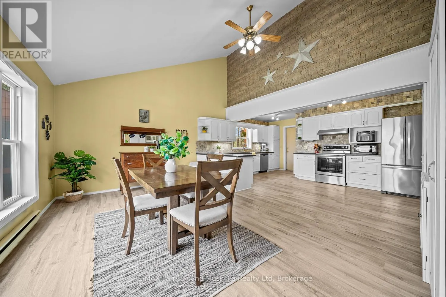 258 LAKESIDE TRAIL