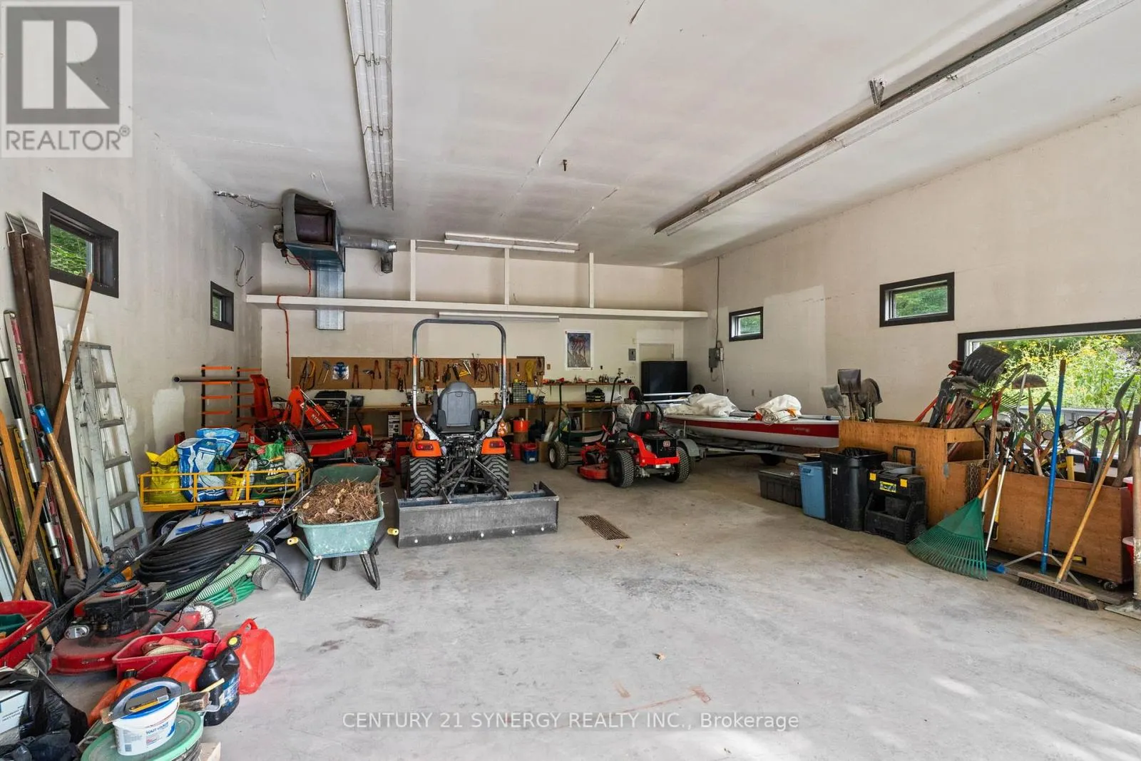 5984 THIRD LINE ROAD N