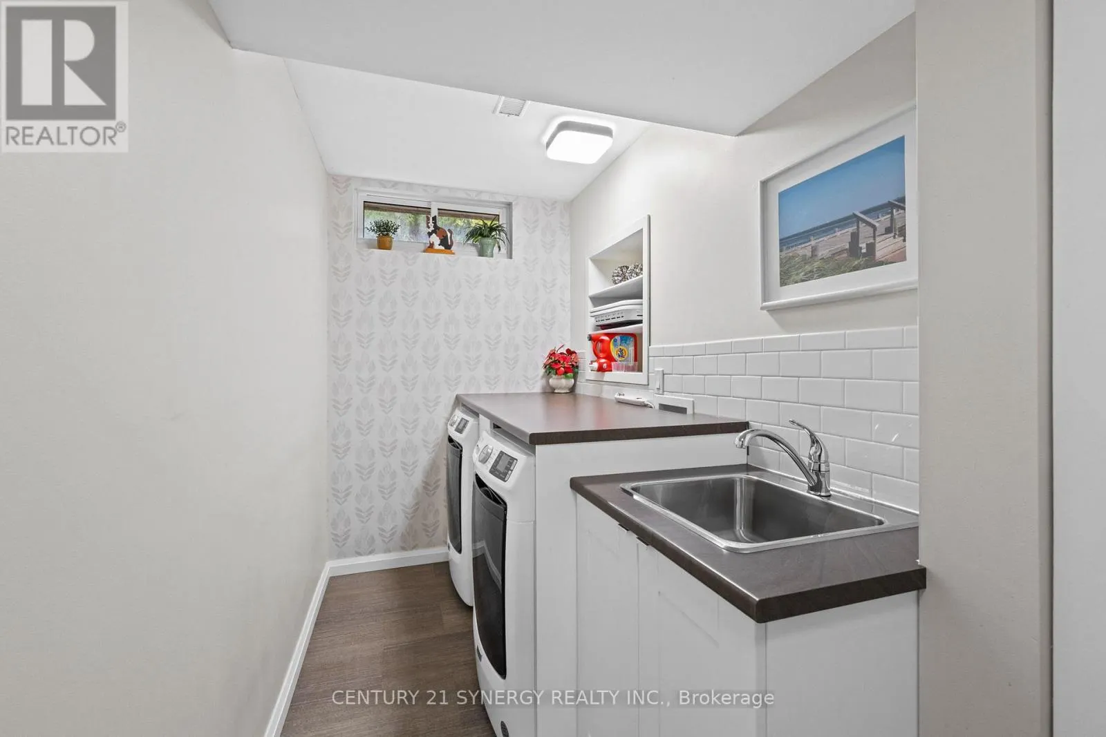 5984 THIRD LINE ROAD N