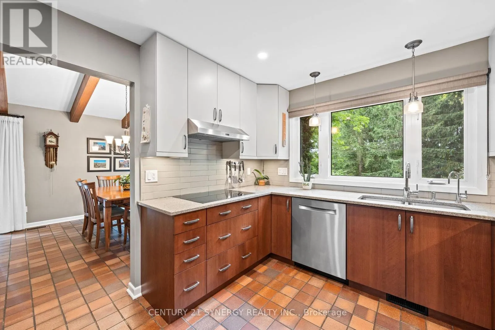 5984 THIRD LINE ROAD N