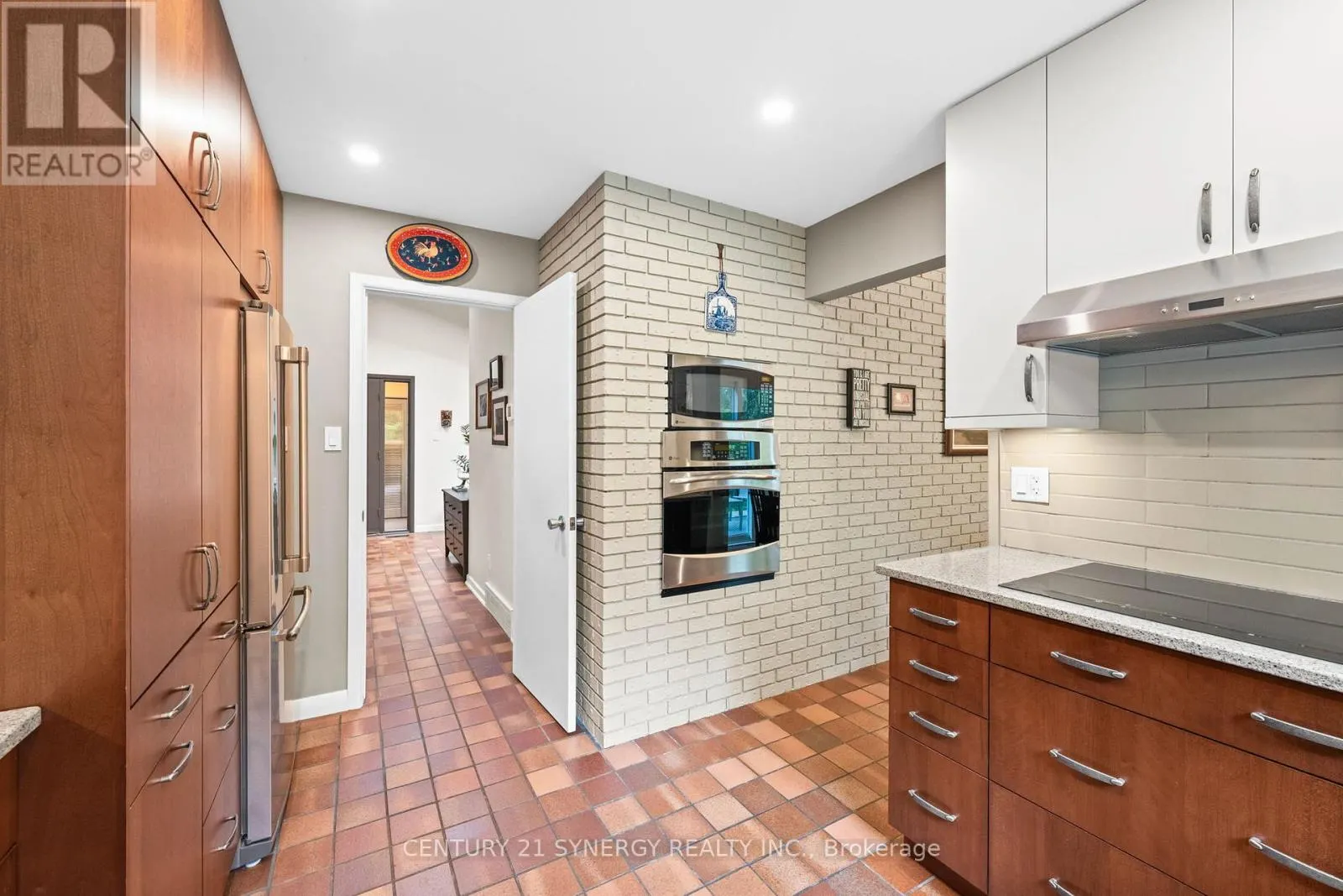 5984 THIRD LINE ROAD N