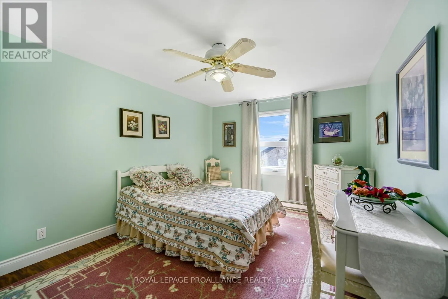 10 CLIFFSIDE CRESCENT