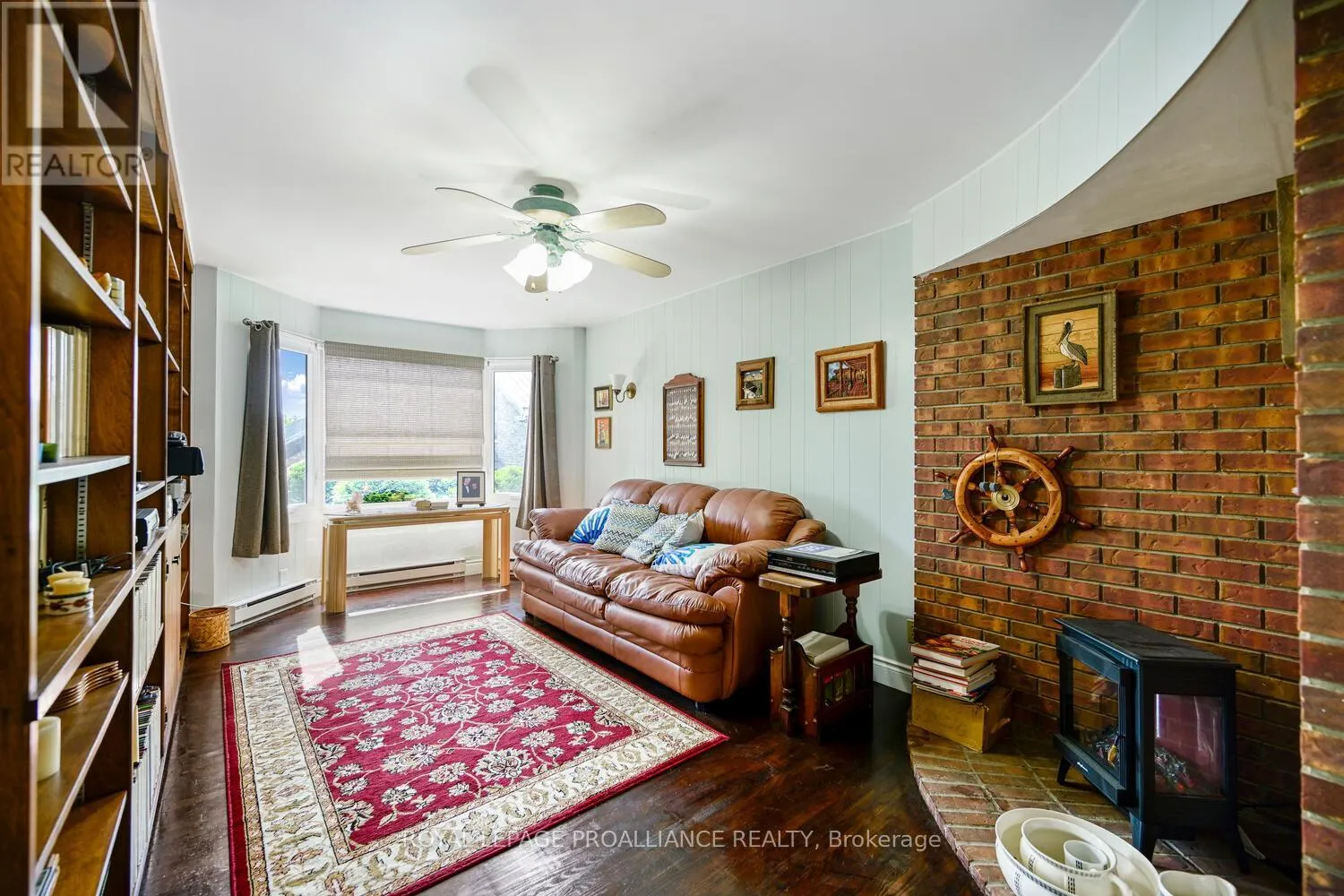 10 CLIFFSIDE CRESCENT