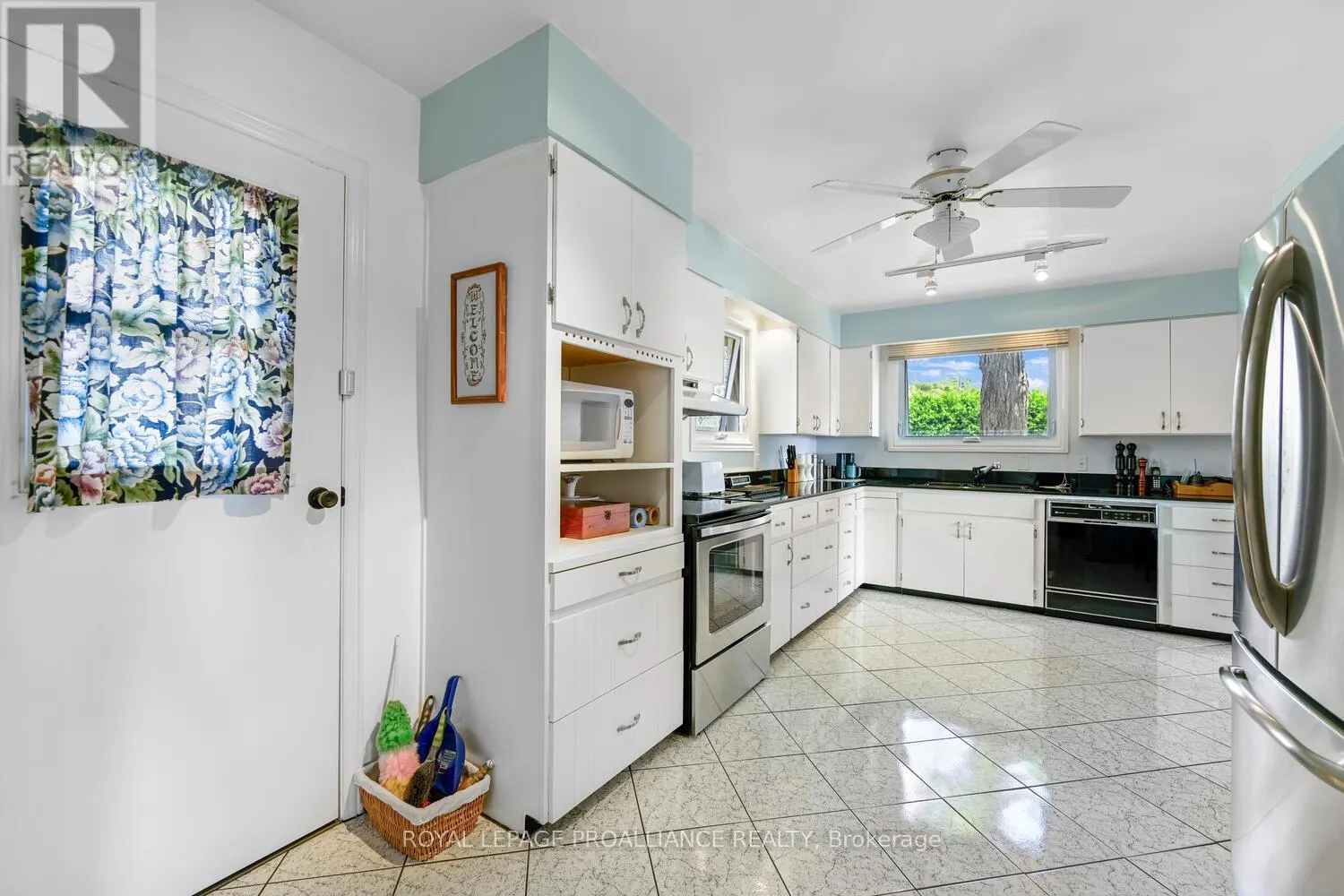 10 CLIFFSIDE CRESCENT