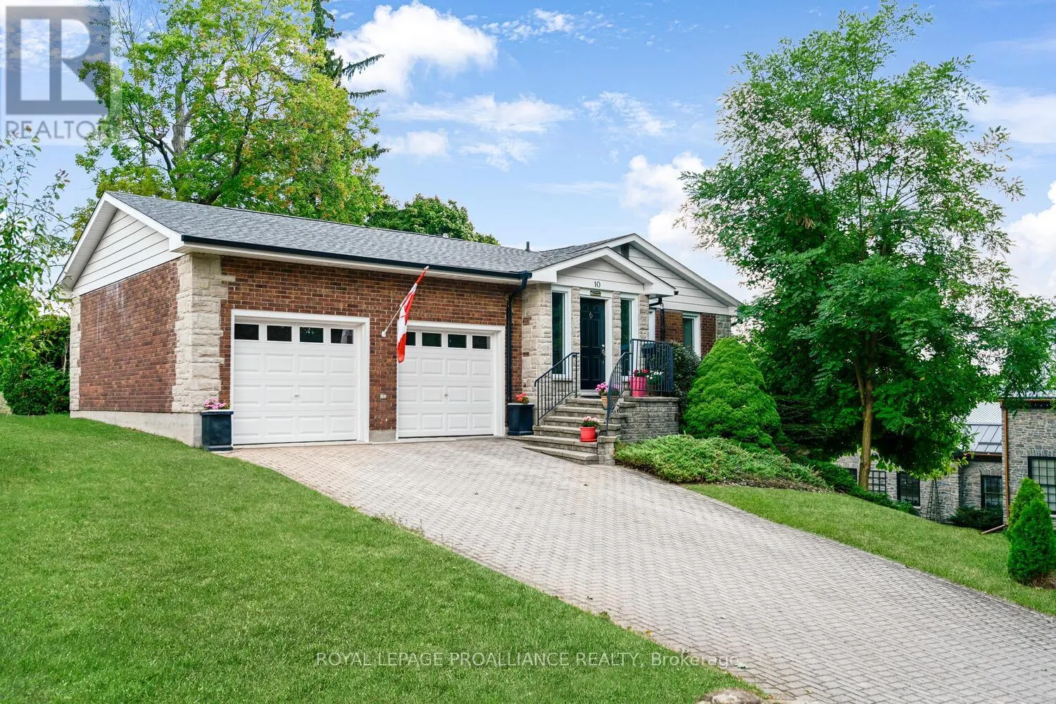 10 CLIFFSIDE CRESCENT