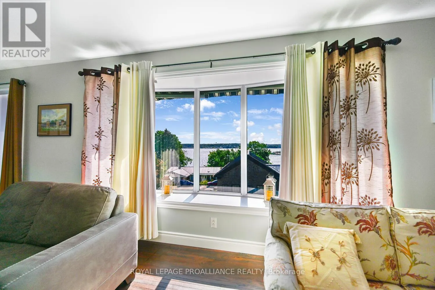 10 CLIFFSIDE CRESCENT