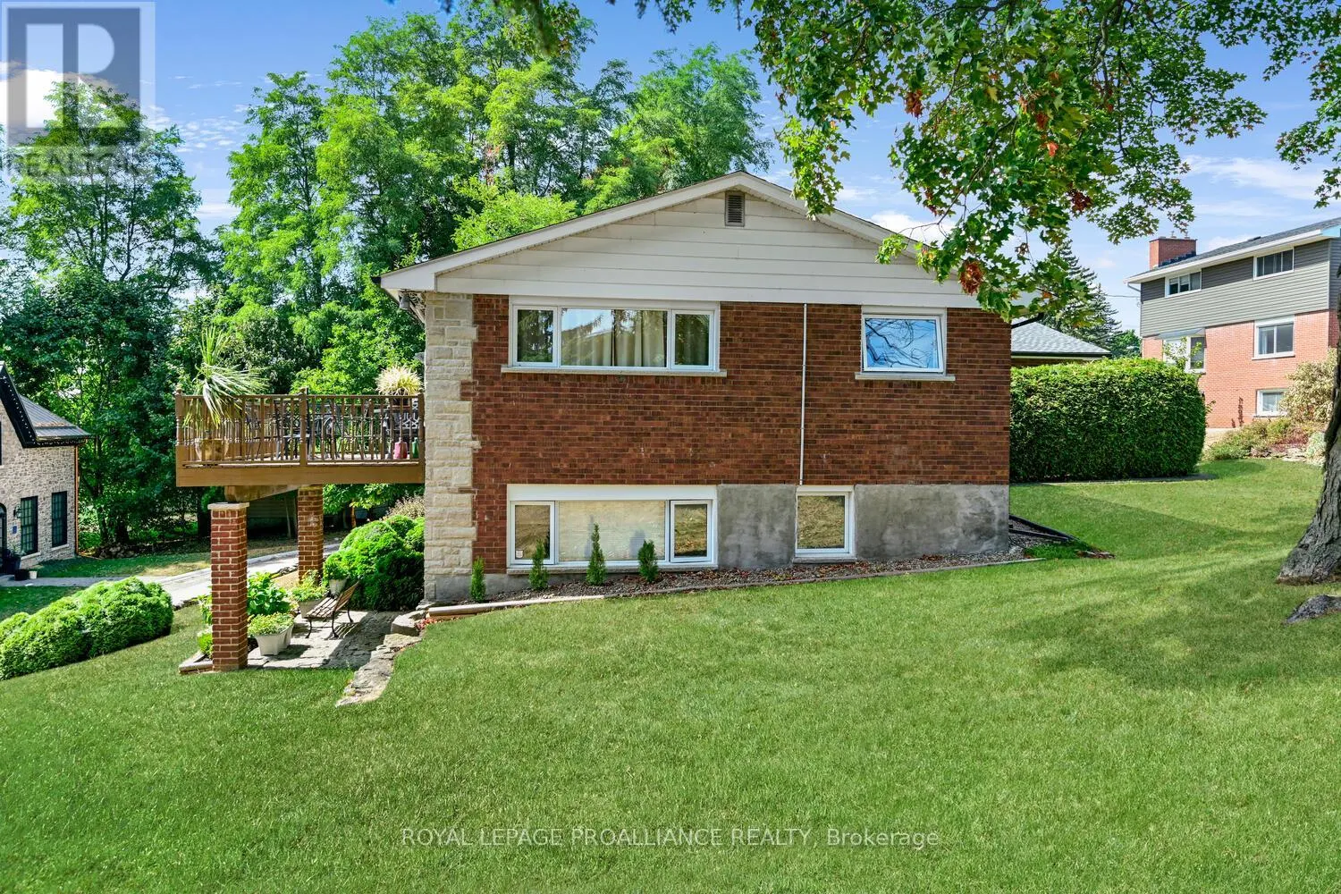 10 CLIFFSIDE CRESCENT