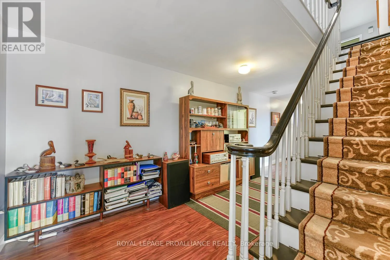 10 CLIFFSIDE CRESCENT