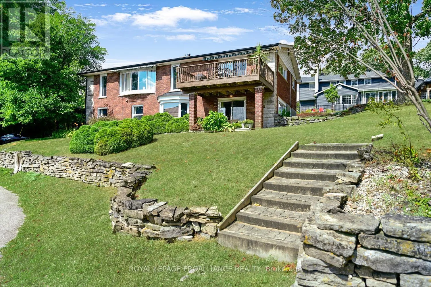 10 CLIFFSIDE CRESCENT